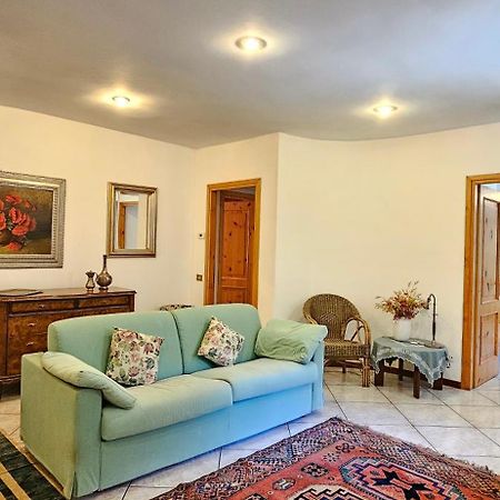 Appartamento Con Ingresso Autonomo, Giardino Privato E Portico Introbio Exteriér fotografie