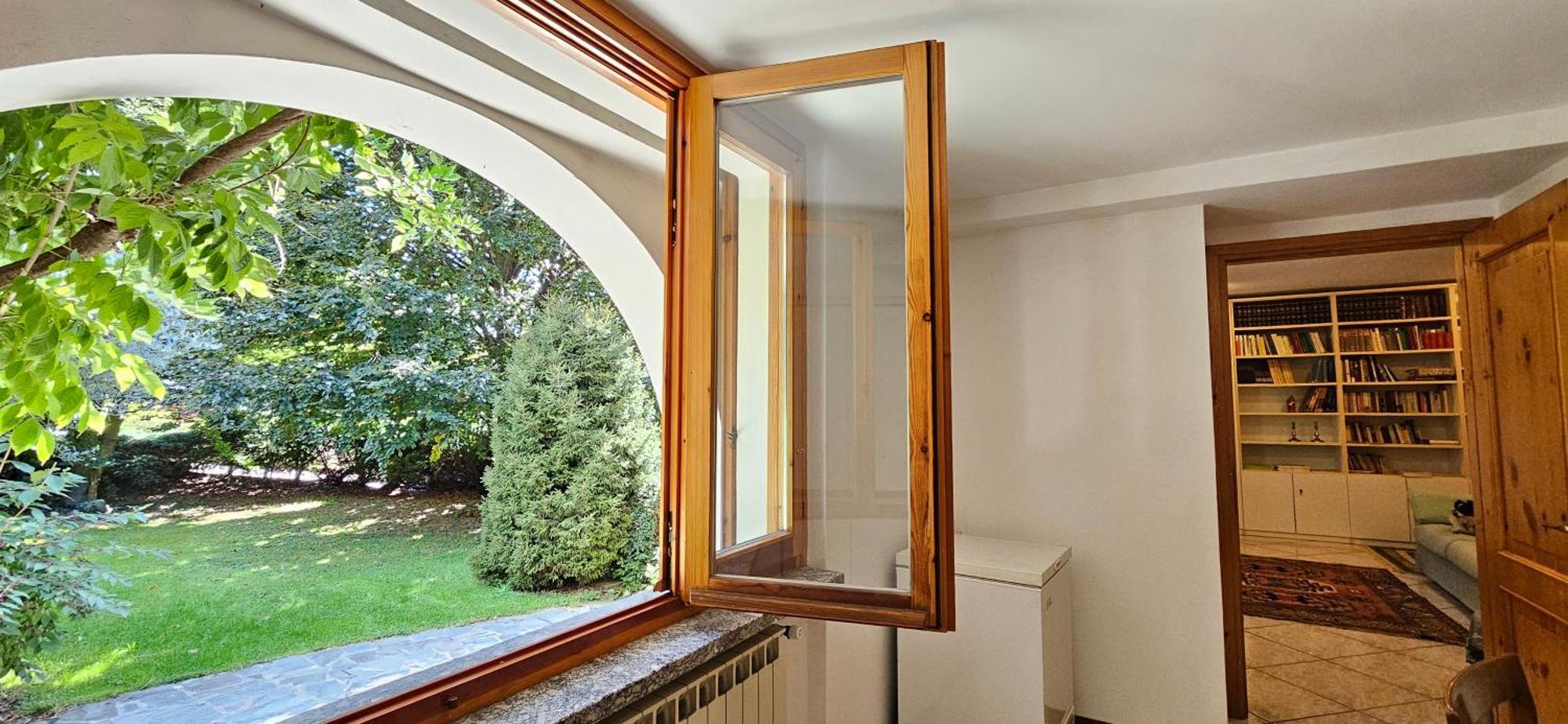 Appartamento Con Ingresso Autonomo, Giardino Privato E Portico Introbio Exteriér fotografie