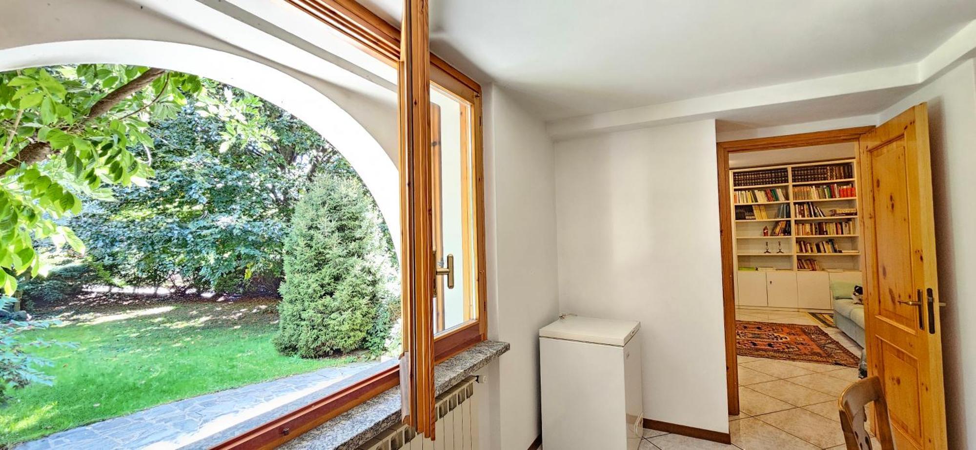 Appartamento Con Ingresso Autonomo, Giardino Privato E Portico Introbio Exteriér fotografie