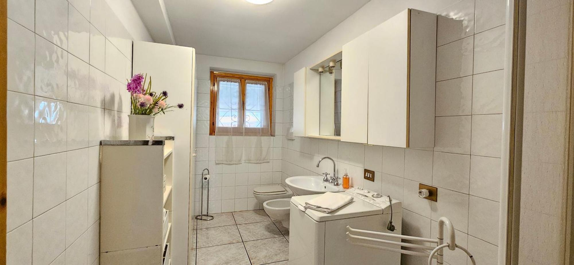 Appartamento Con Ingresso Autonomo, Giardino Privato E Portico Introbio Exteriér fotografie