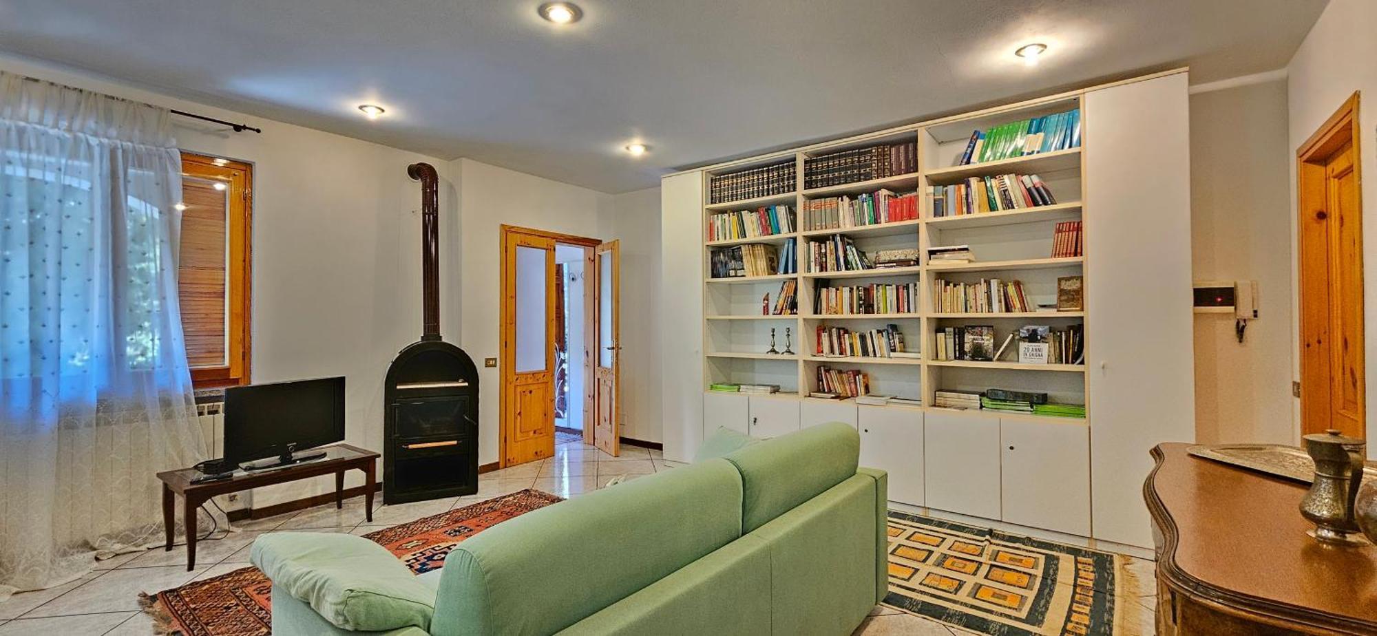 Appartamento Con Ingresso Autonomo, Giardino Privato E Portico Introbio Exteriér fotografie