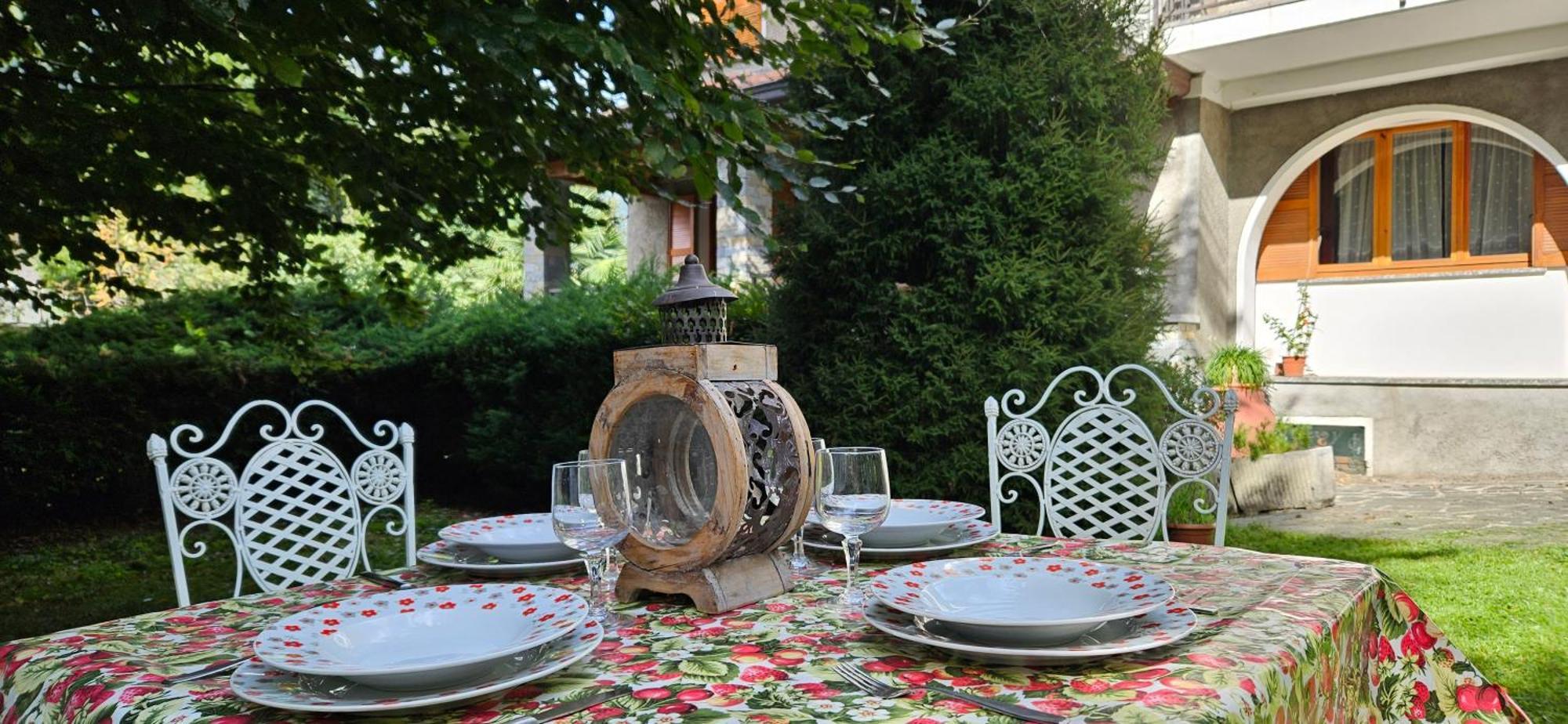 Appartamento Con Ingresso Autonomo, Giardino Privato E Portico Introbio Exteriér fotografie